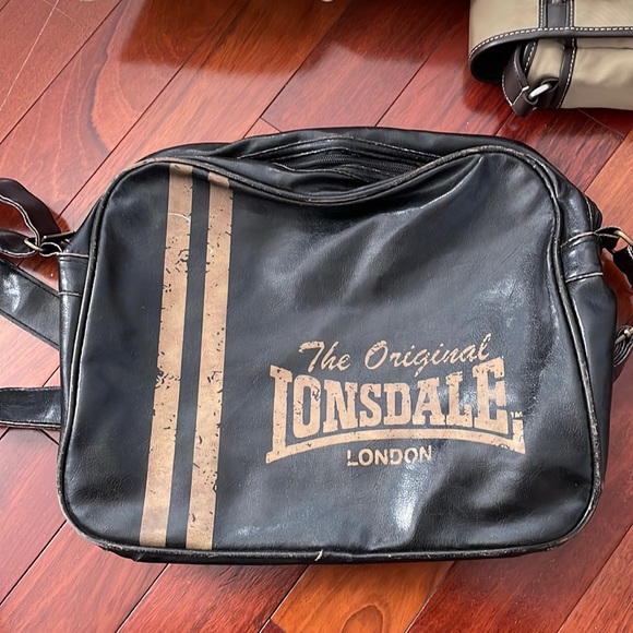 Lonsdale Satchel - Picture 1 of 3